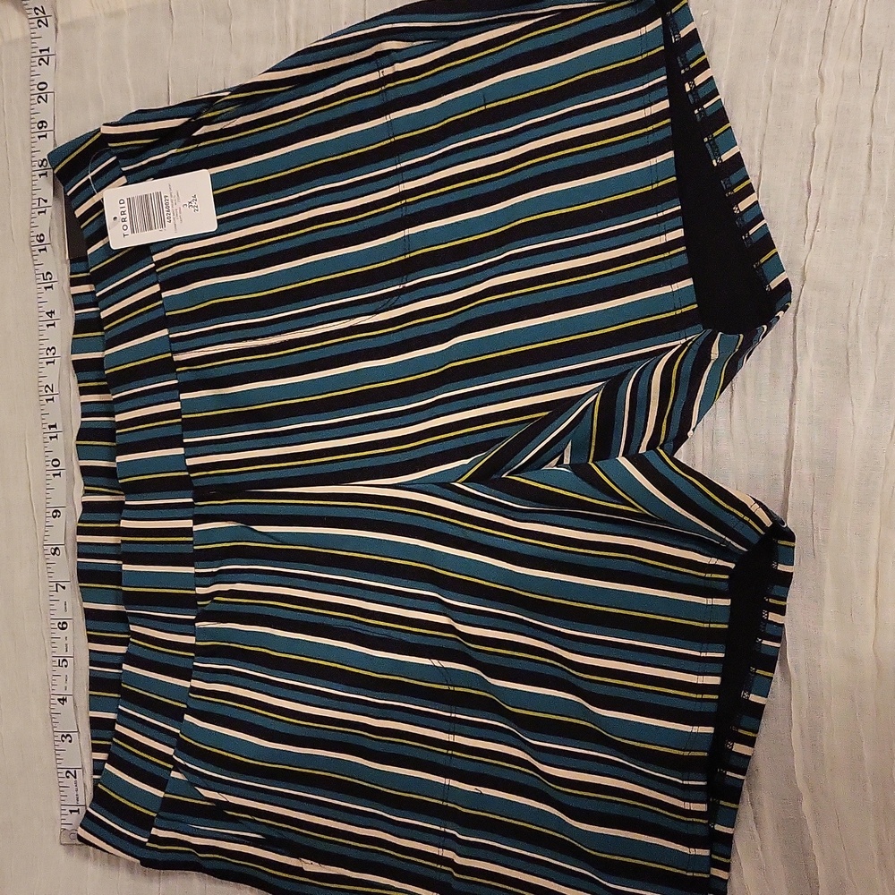 NWT Torrid 3x Black and Green Striped Bike Shorts with Pockets - Picture 6 of 13